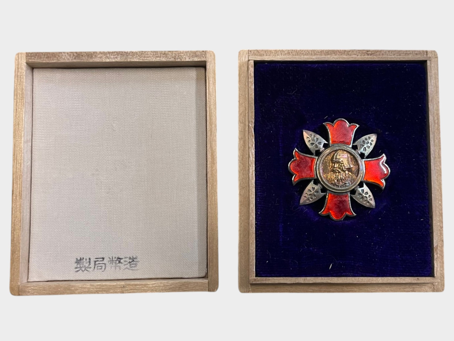 WW2 Imperial Japaneese type 2 Wounded Soldier Badge in Original box