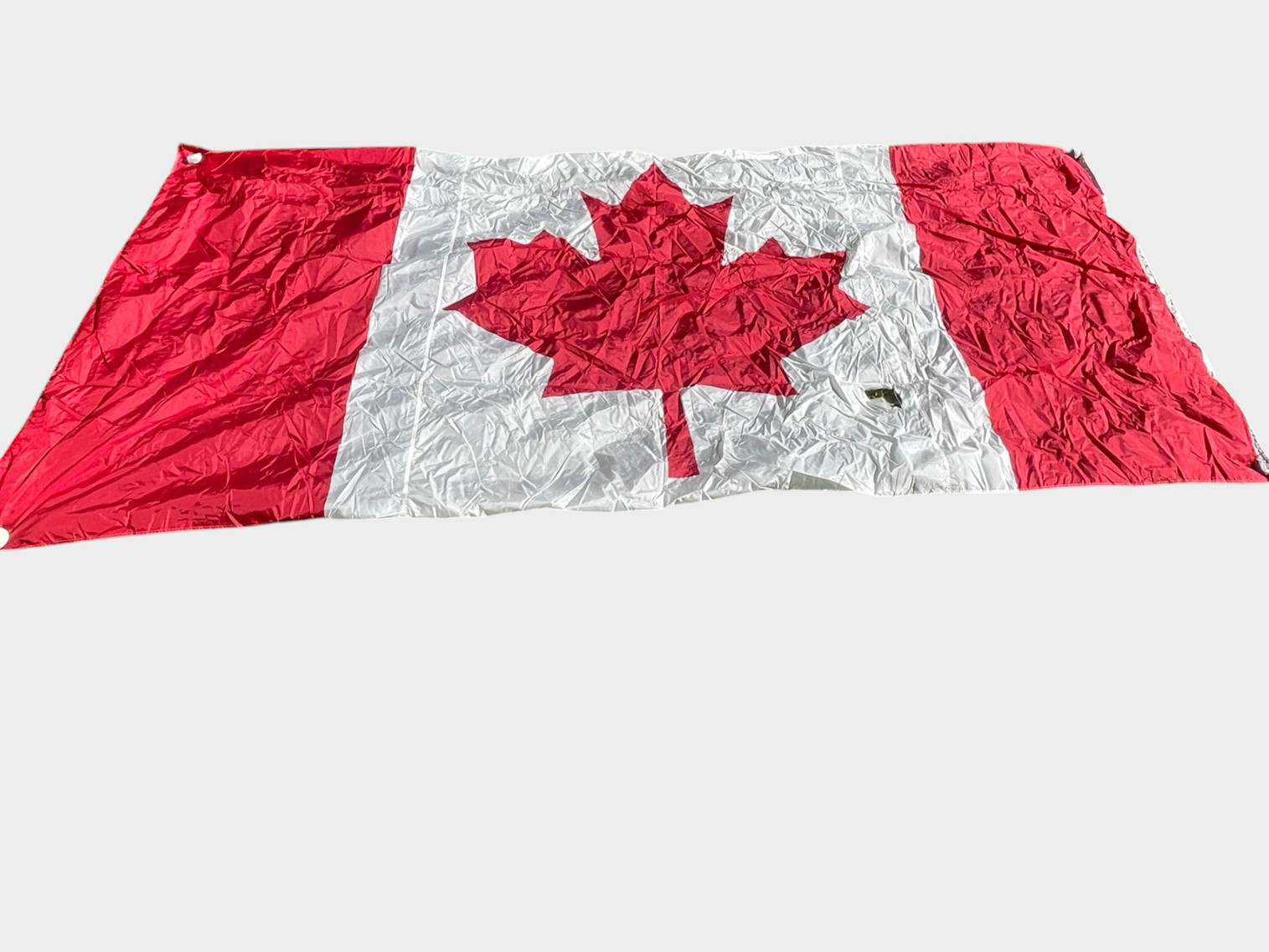 1998 Parliament flown Canadian Flag 4.5ft by 9ft w/ original box