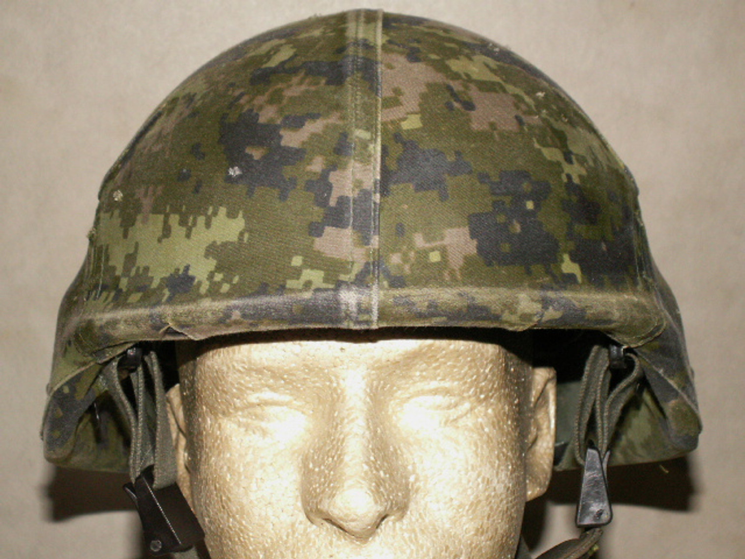 Canadian Armed Forces Kevlar Helmet CG634 - Small