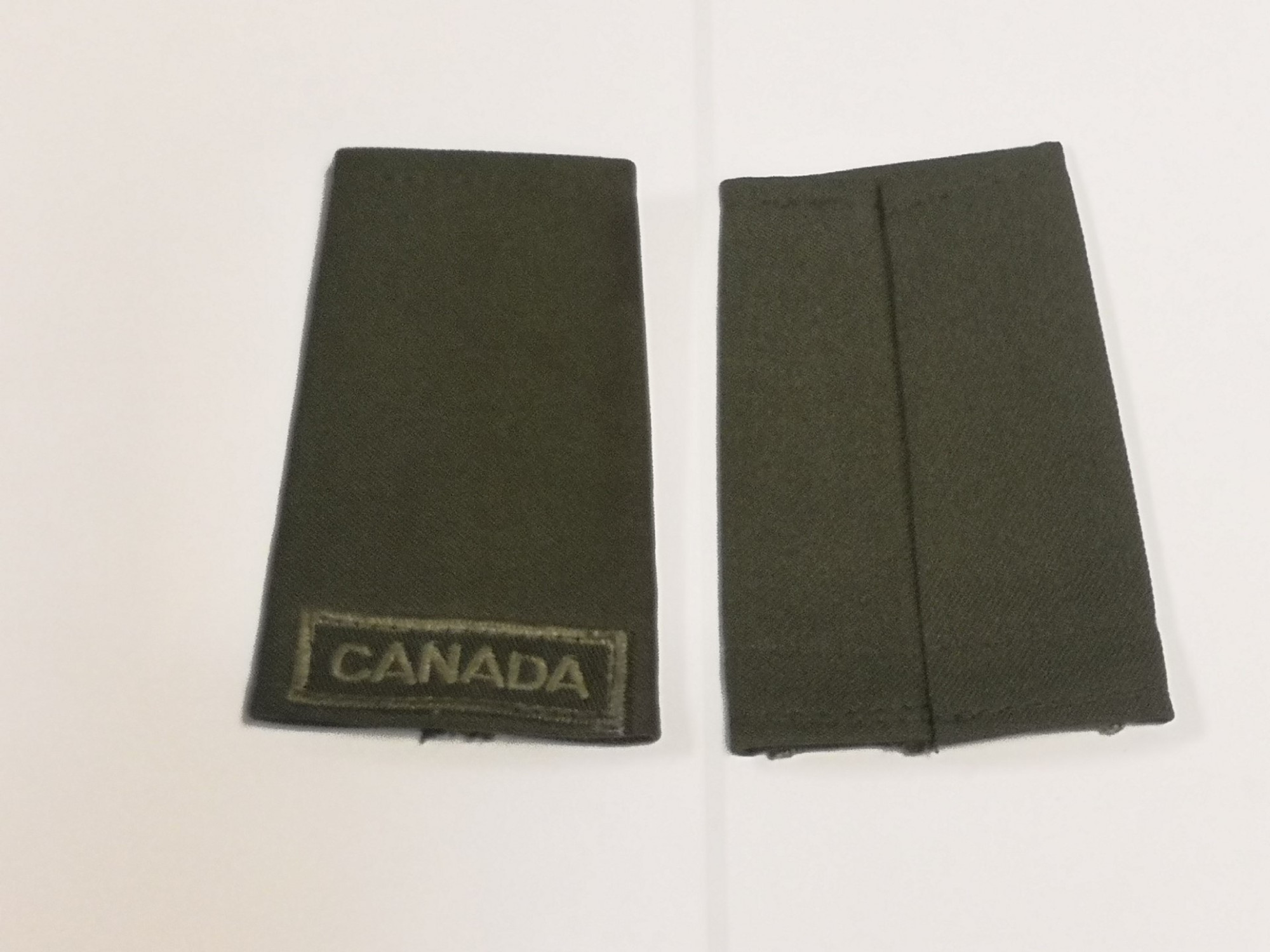 Canadian Armed Forces Rank Epaulets Army - Private (Basic)