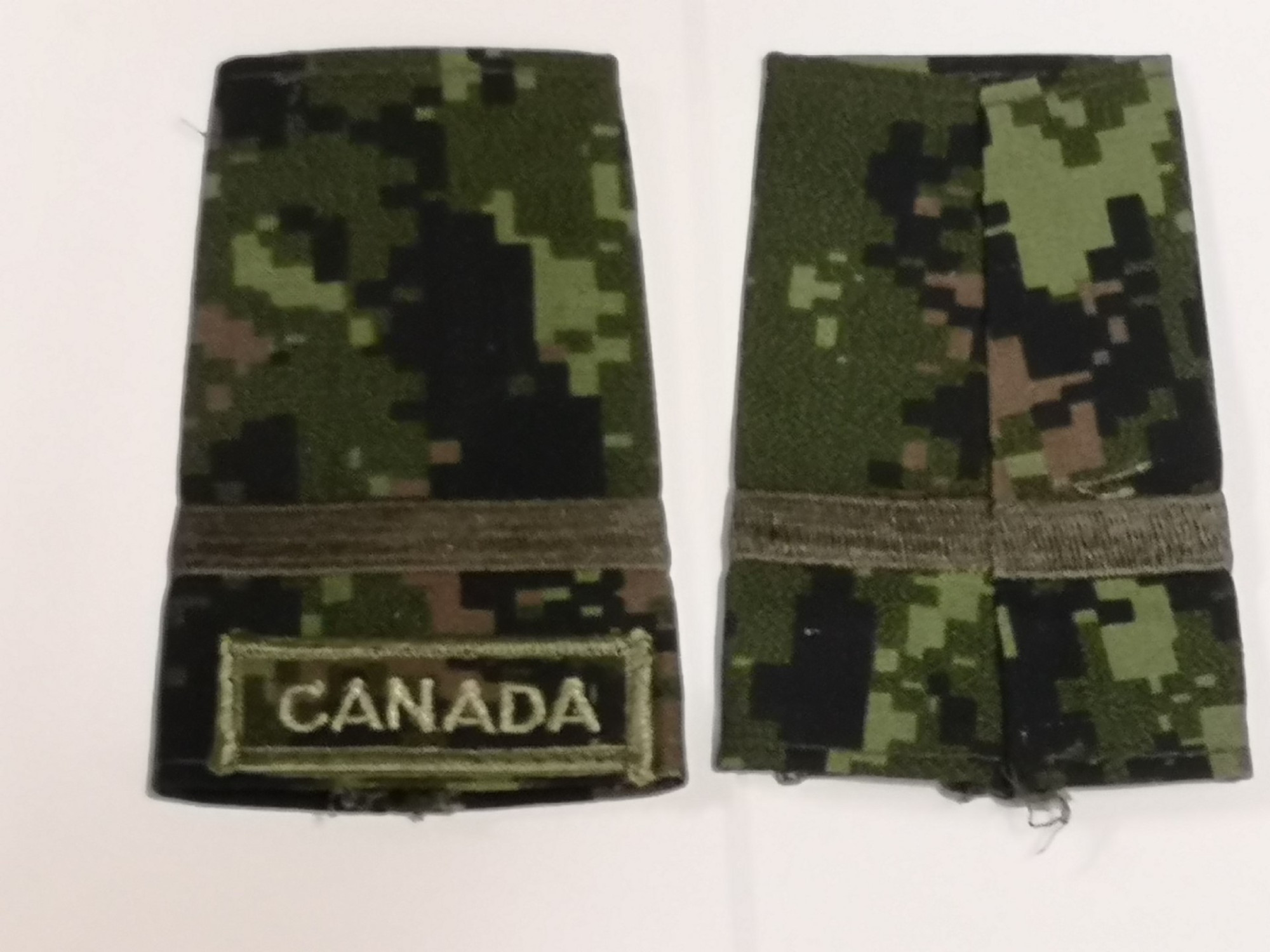 Canadian Armed Forces Cadpat Rank Epaulets Army - Second Lieutenant