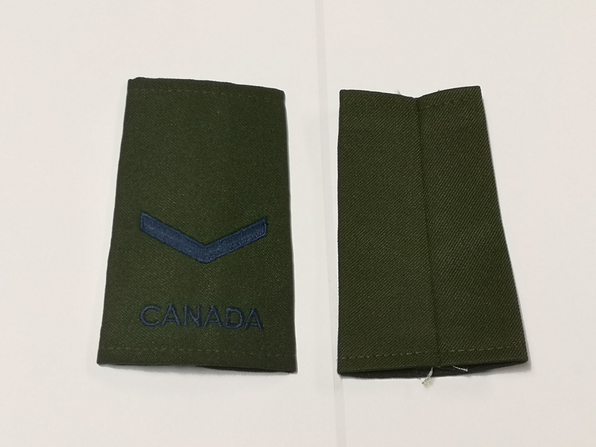 Canadian Armed Forces Green Rank Epaulets Air Force - Private