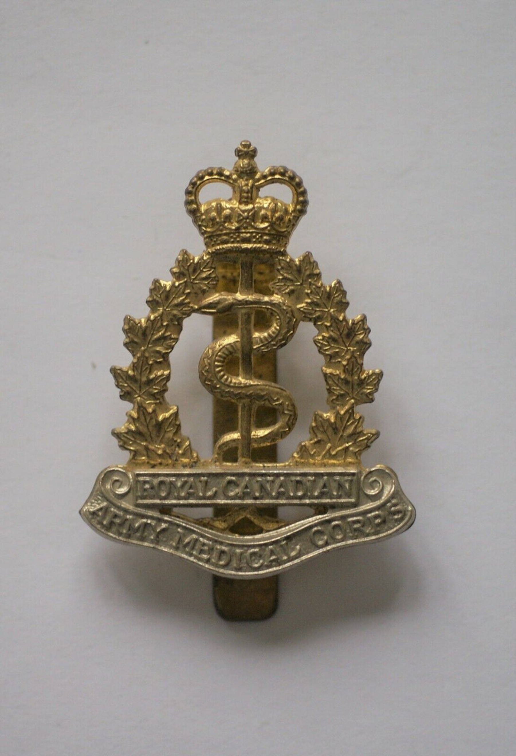 Royal Canadian Army Medical Corps Queen's Crown Cap Badge