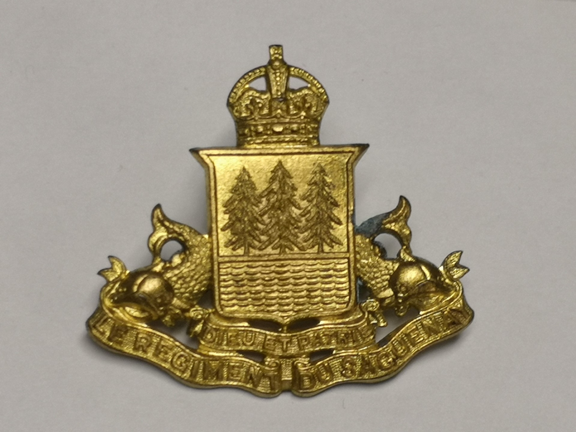 Canadian Armed Forces Le Regiment du Saguenay Cap Badge King's Crown