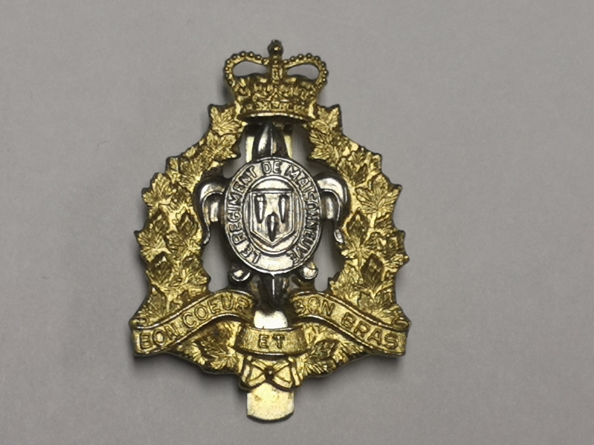 Canadian Armed Forces Regiment De Maisonneuve Slider Cap Badge