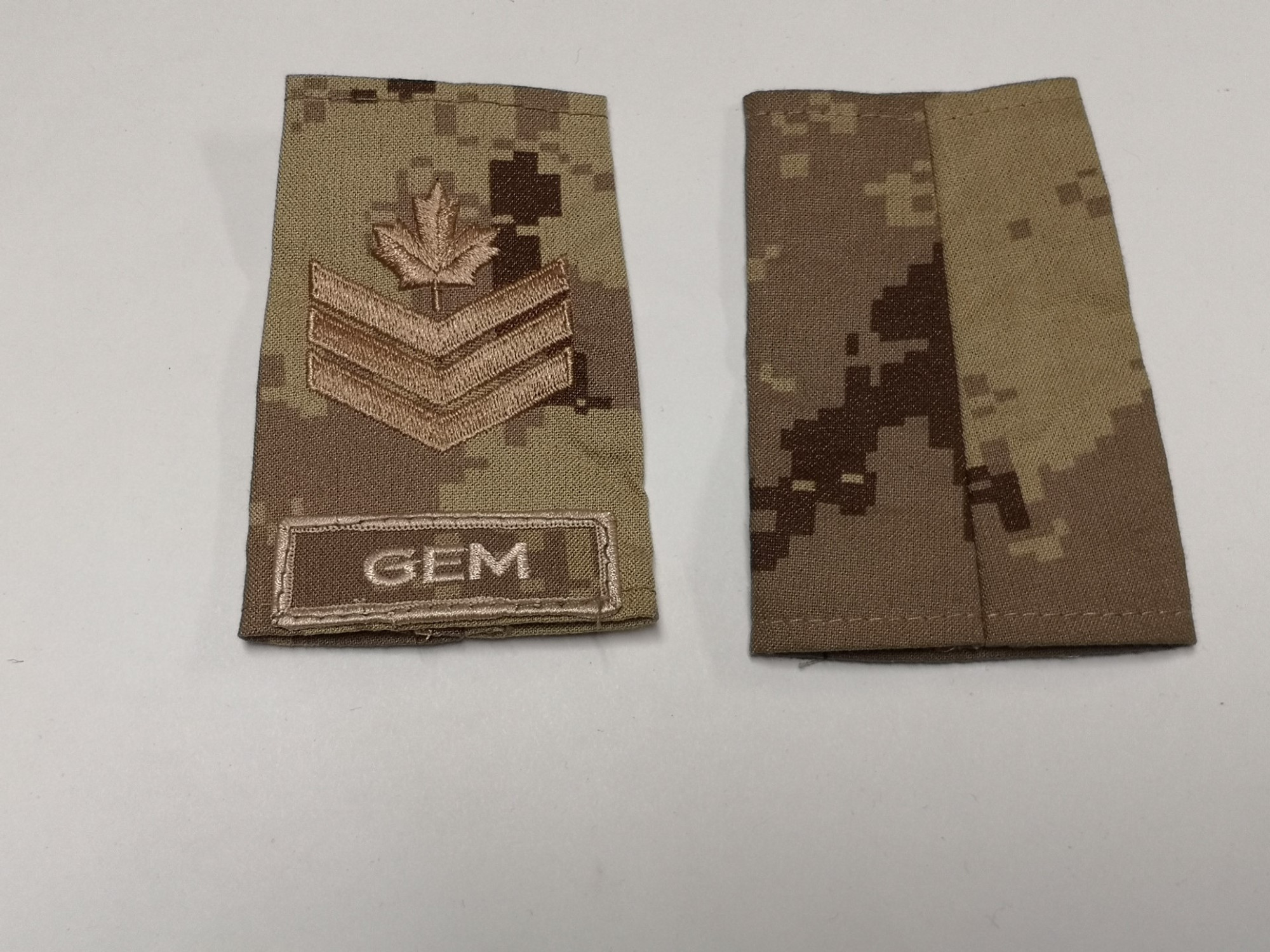 Canadian Armed Forces Arid Cadpat Rank Epaulets GEM - Sergeant