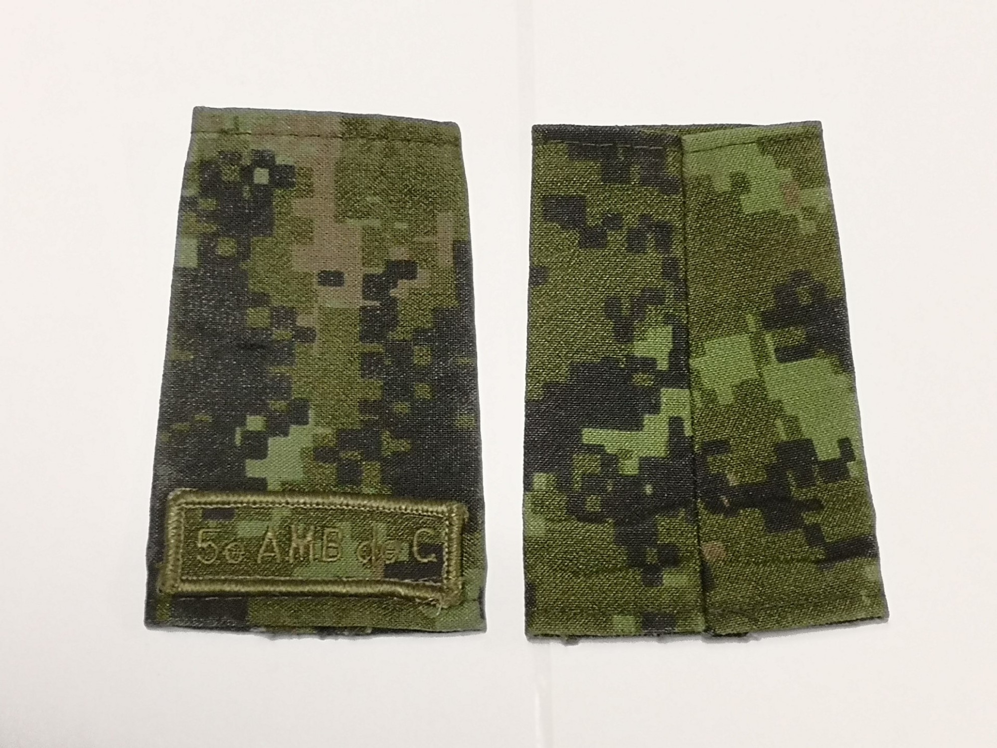 Canadian Armed Forces Cadpat Rank Epaulets 5e AMB de C - Private (Basic)