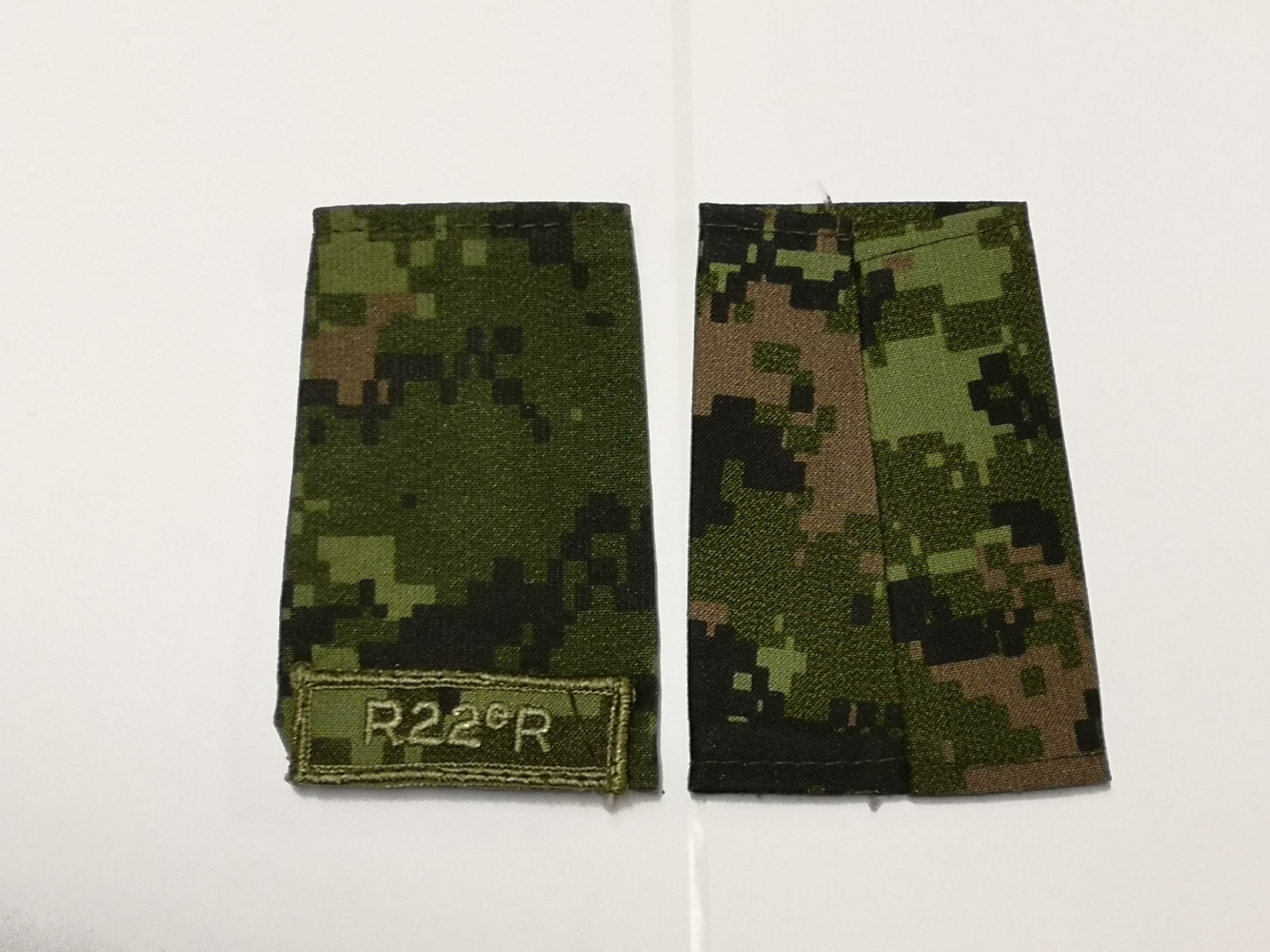 Canadian Armed Forces Cadpat Rank Epaulets R22eR - Private (Basic)