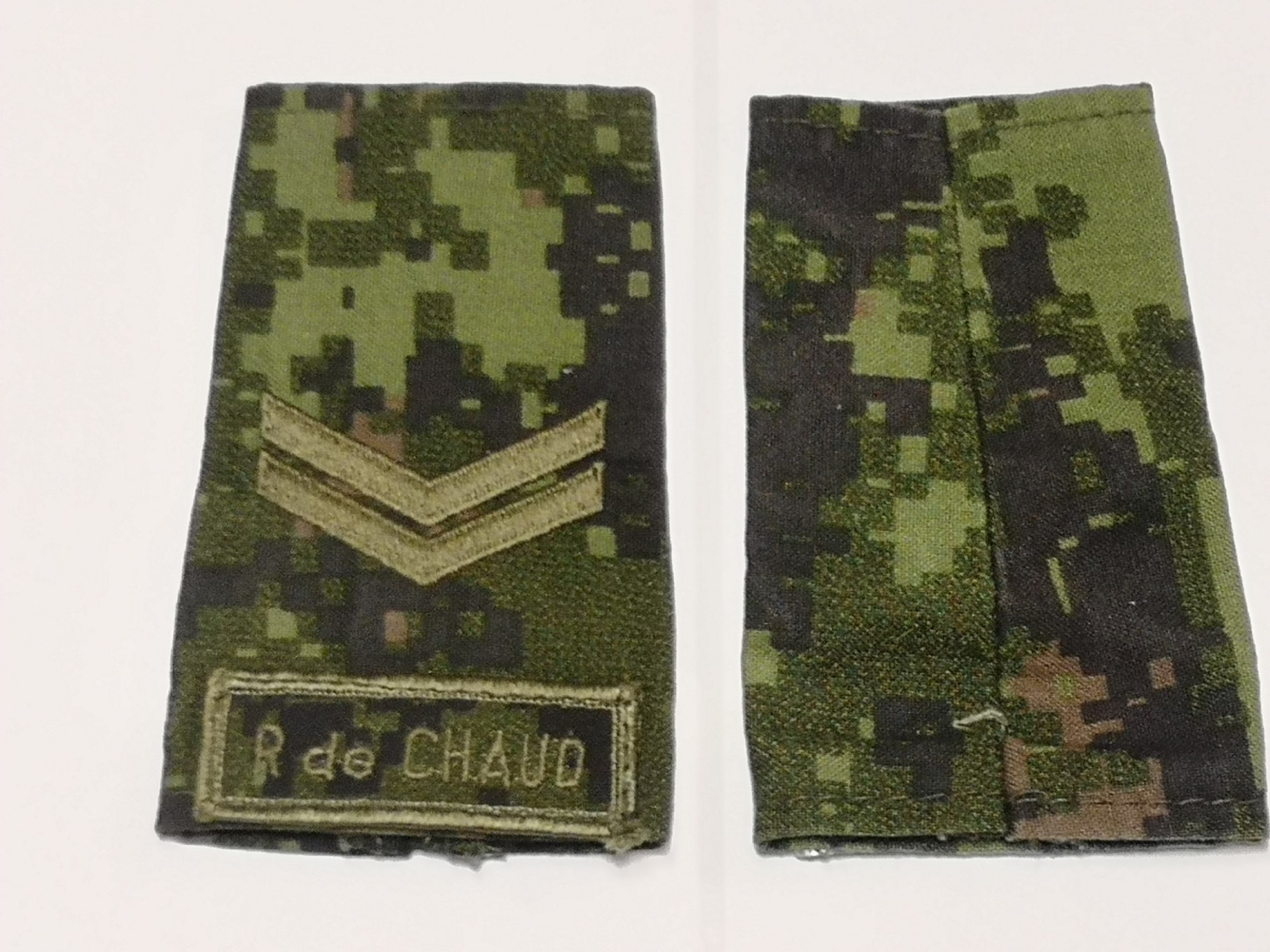 Canadian Armed Forces Cadpat Rank Epaulets R de CHAUD - Corporal