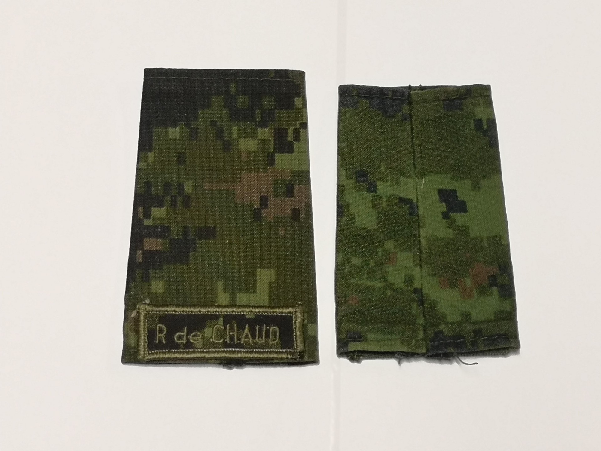 Canadian Armed Forces Cadpat Rank Epaulets R de CHAUD - Private (Basic)