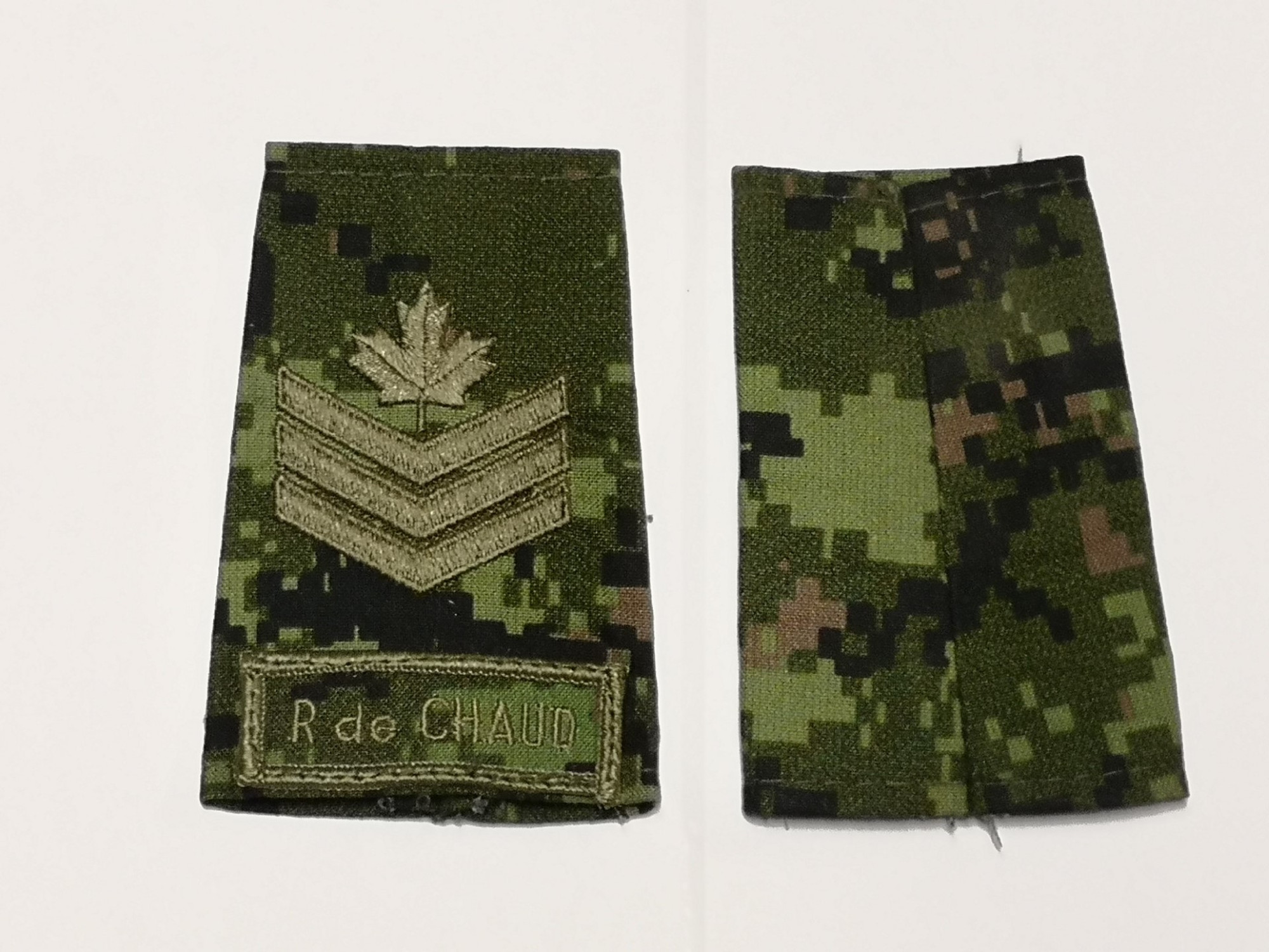 Canadian Armed Forces Cadpat Rank Epaulets R De CHAUD - Sergeant