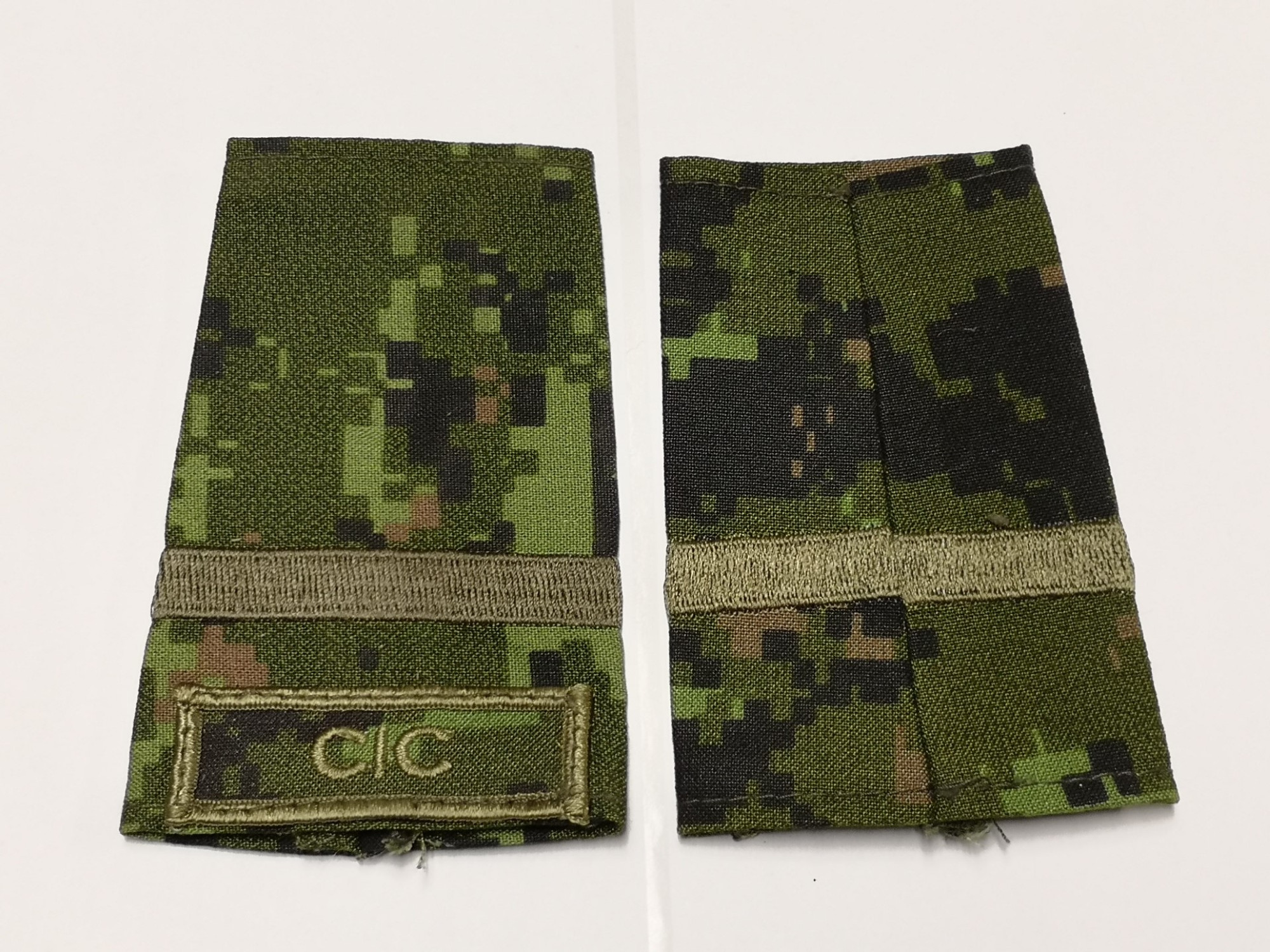 Canadian Armed Forces Cadpat Rank Epaulets CIC - 2nd Lieutenant