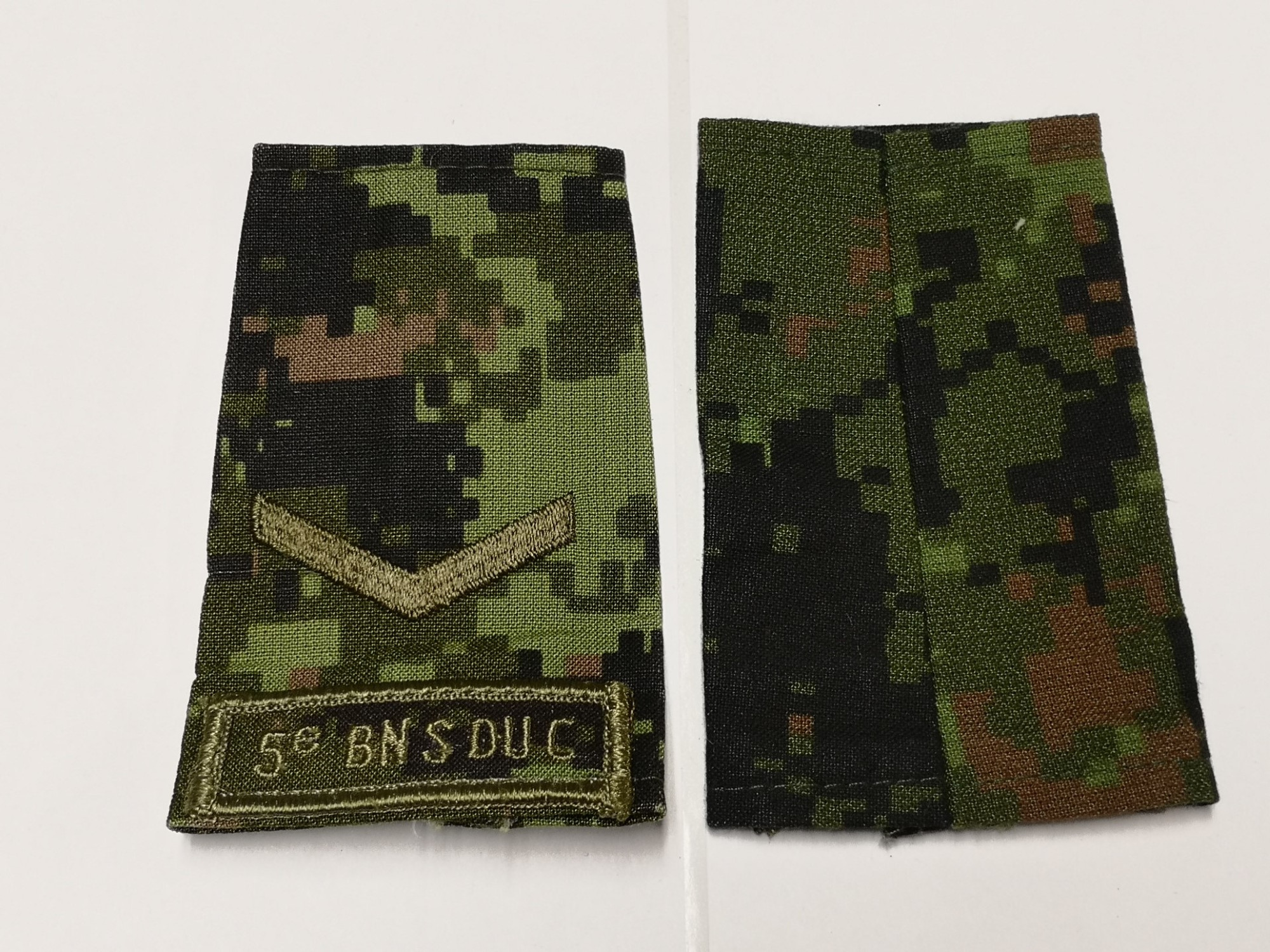 Canadian Armed Forces Cadpat Rank Epaulets 5e BN S DU C - Private (Trained)