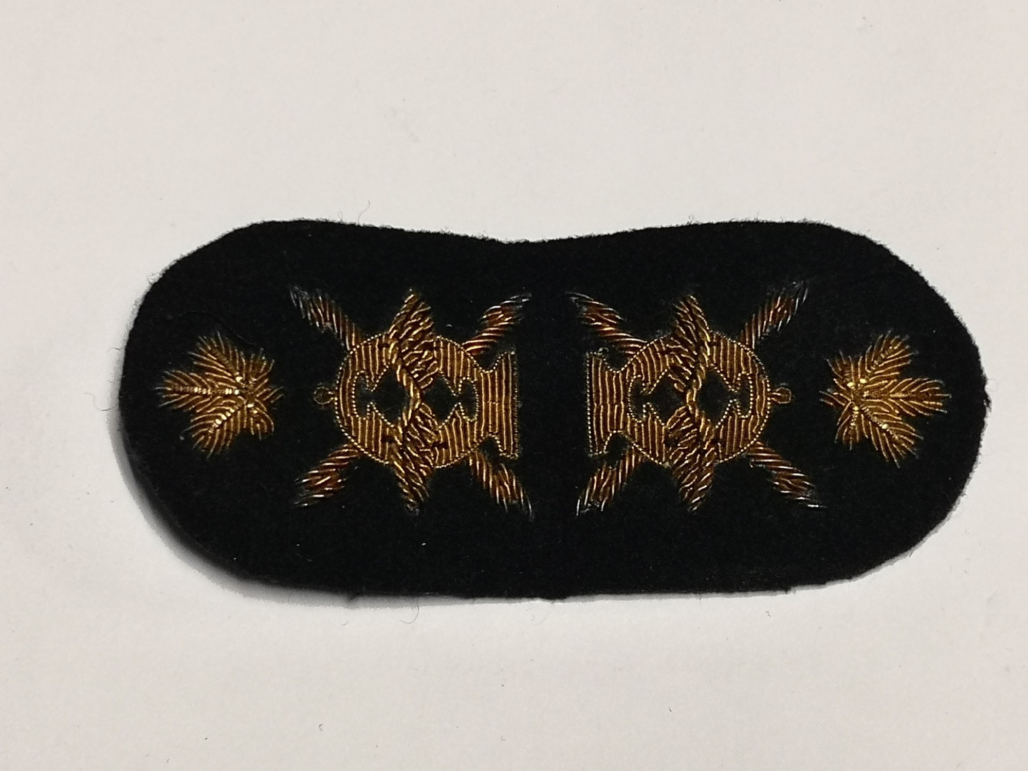 Royal Canadian Navy Radio Technician (Air) Bullion Collar Trade Badge