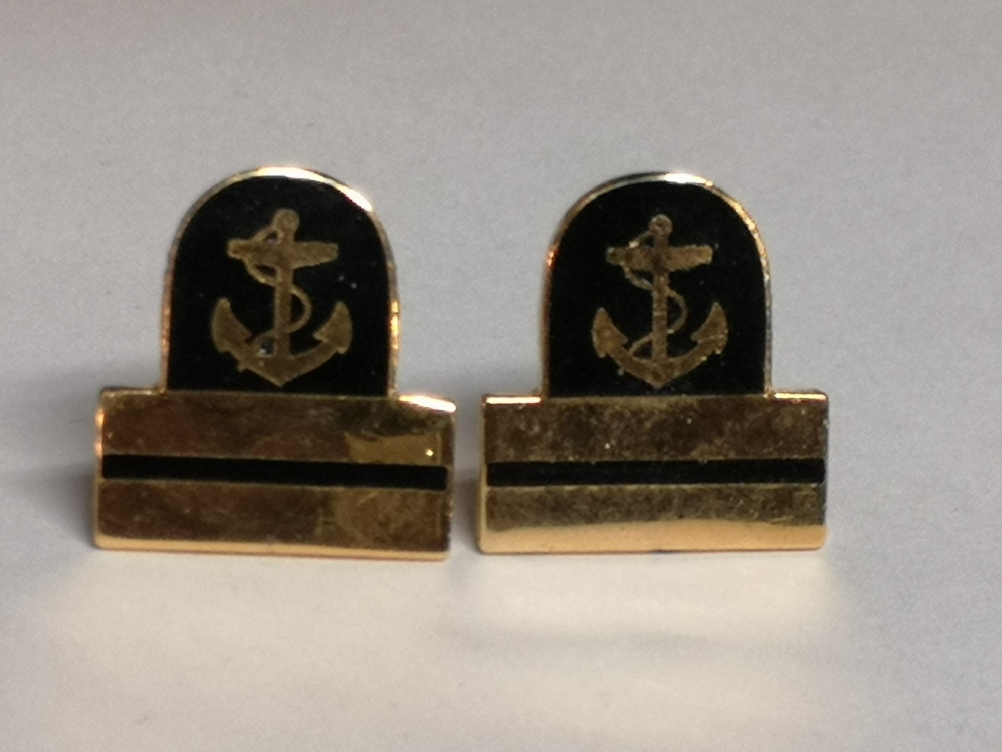 Royal Canadian Navy Collar Pin - Lieutenant