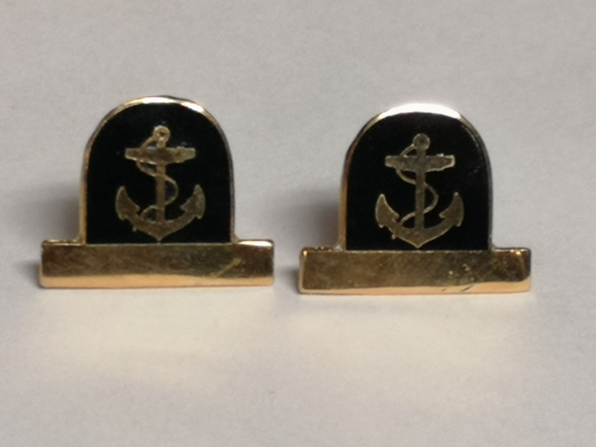 Royal Canadian Navy Collar Pin - Sub-Lieutenant