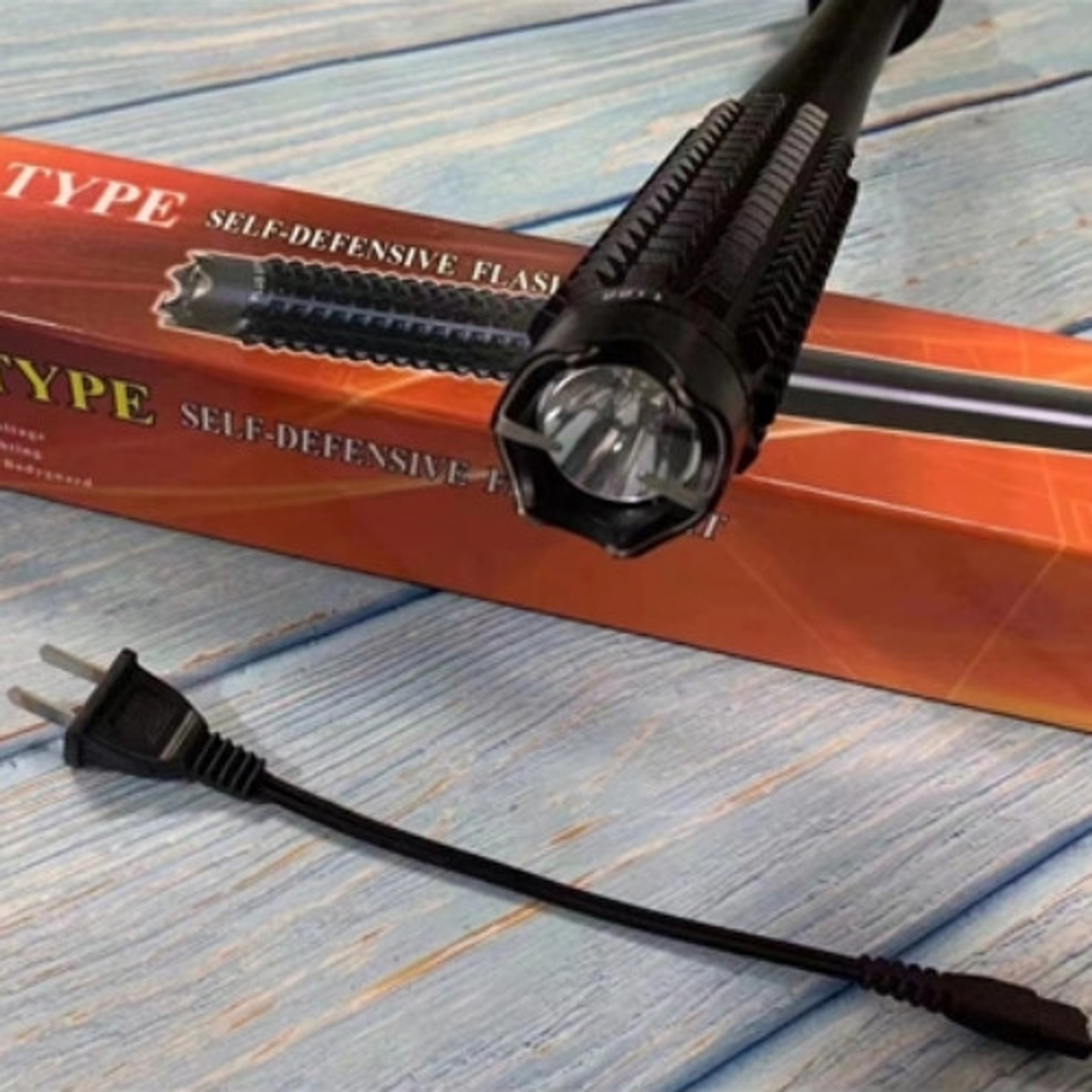 Incredible Stun Gun Baton / Flashlight