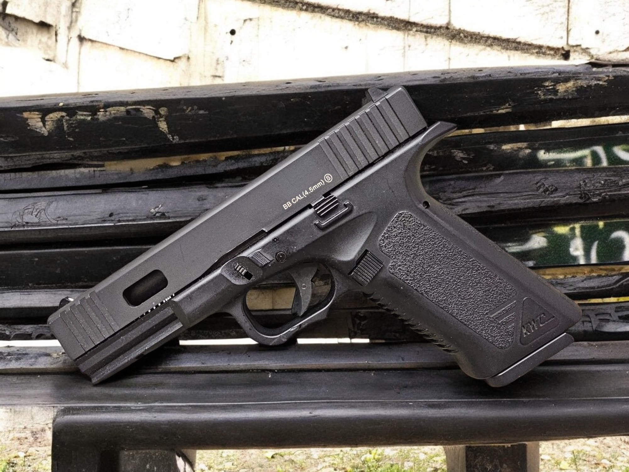 KWC Glock CO2 Powered 4.5mm Blowback Air Pistol - USEDⓈ