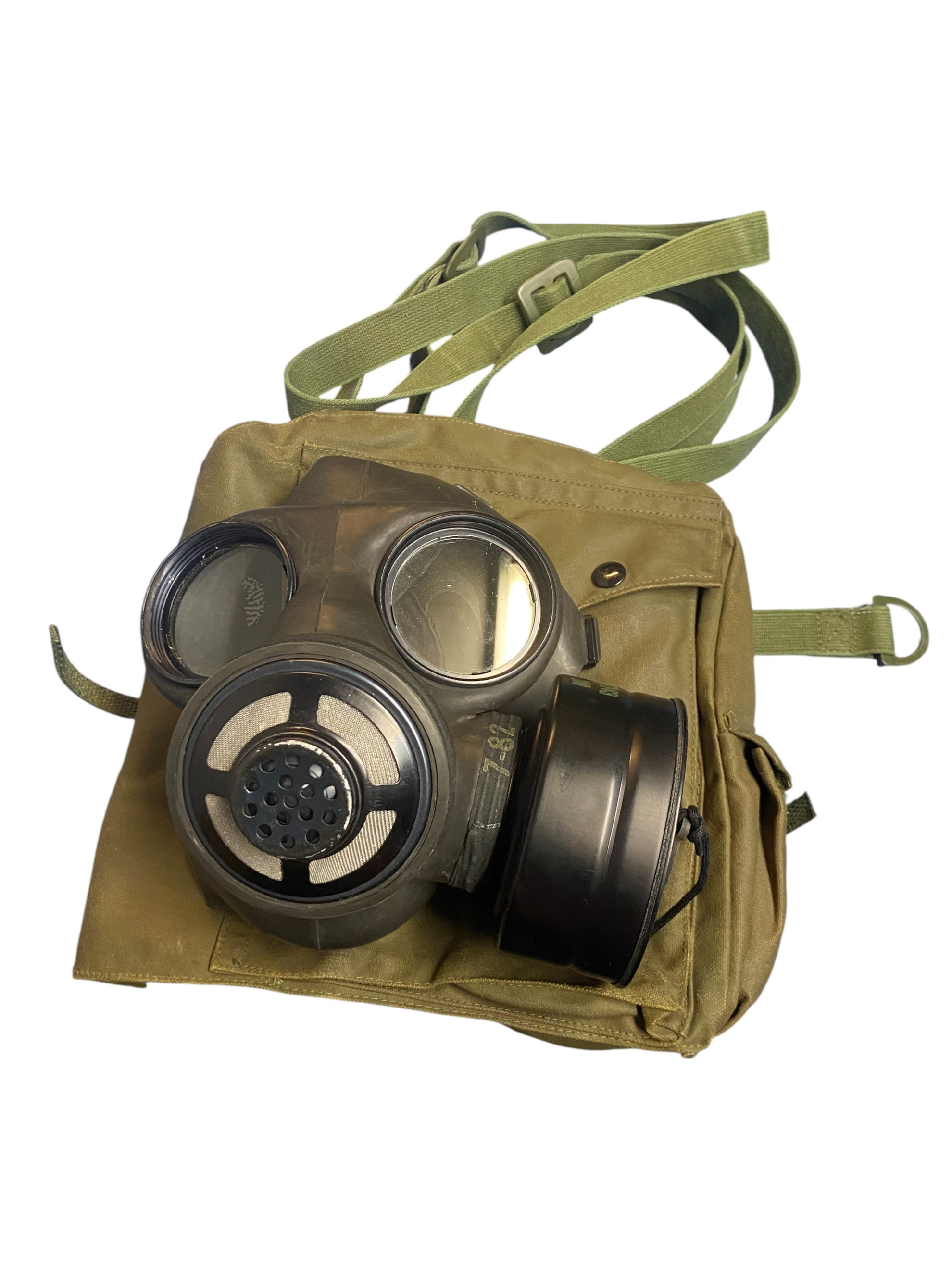Canadian Armed Forces Large C3 Gas Mask Kit W/ 64' Pattern Gas Mask Carrier