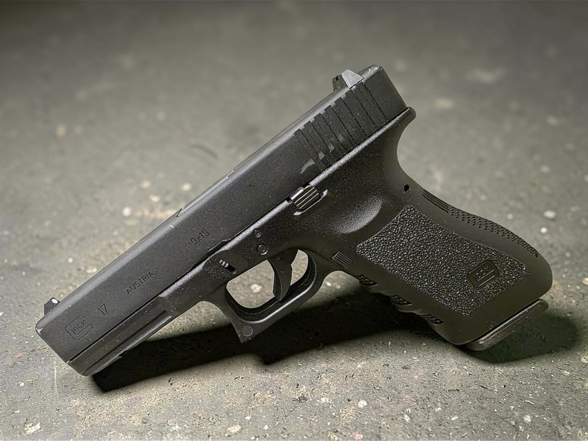 Umarex Fully Licensed GLOCK 17 Gen.3 Gas Blowback Airsoft Pistol - USEDⓈ