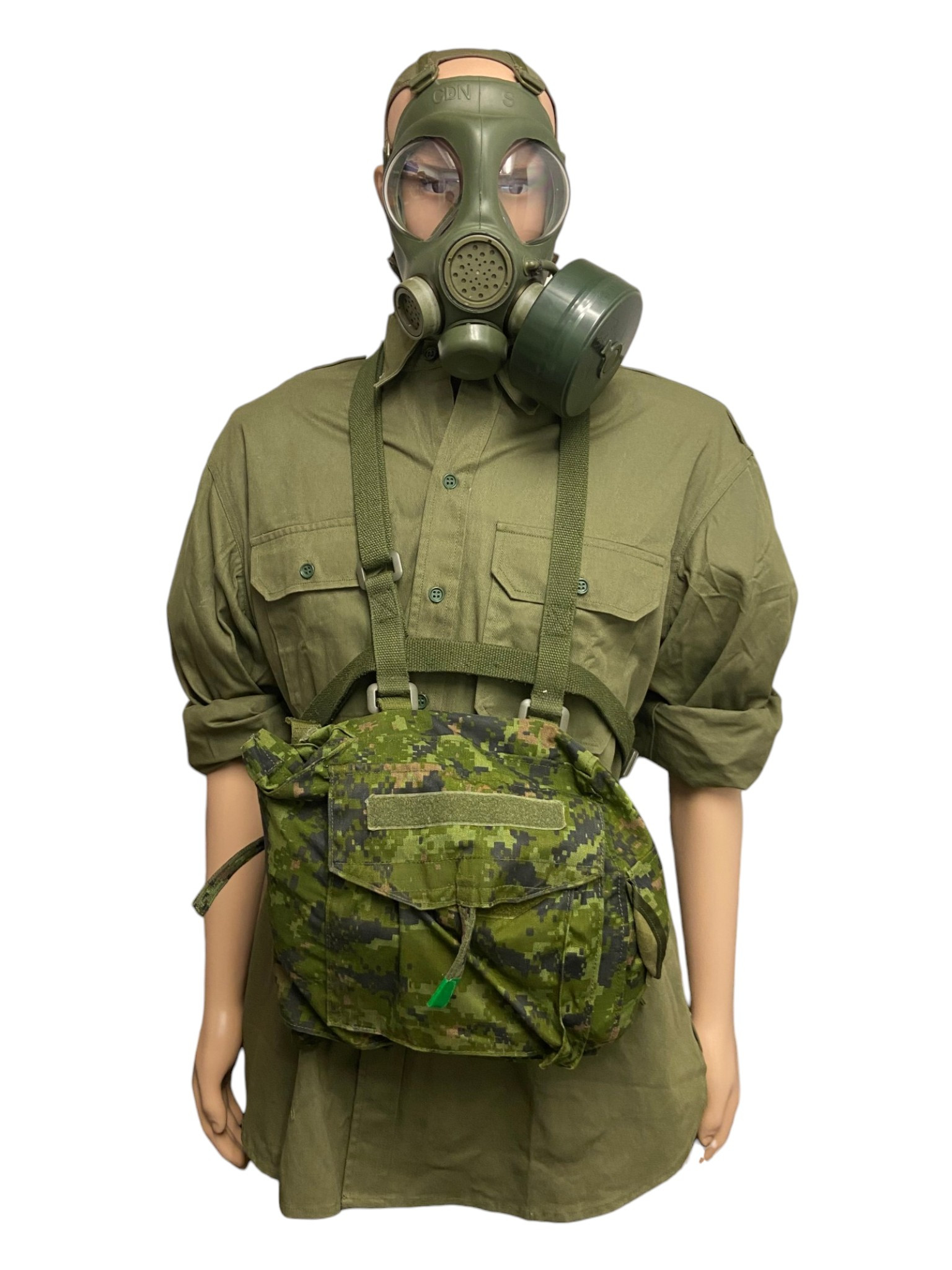 Canadian Armed Forces Small C4 Gas Mask W/ Filter & CADPAT Gas Mask Carrier