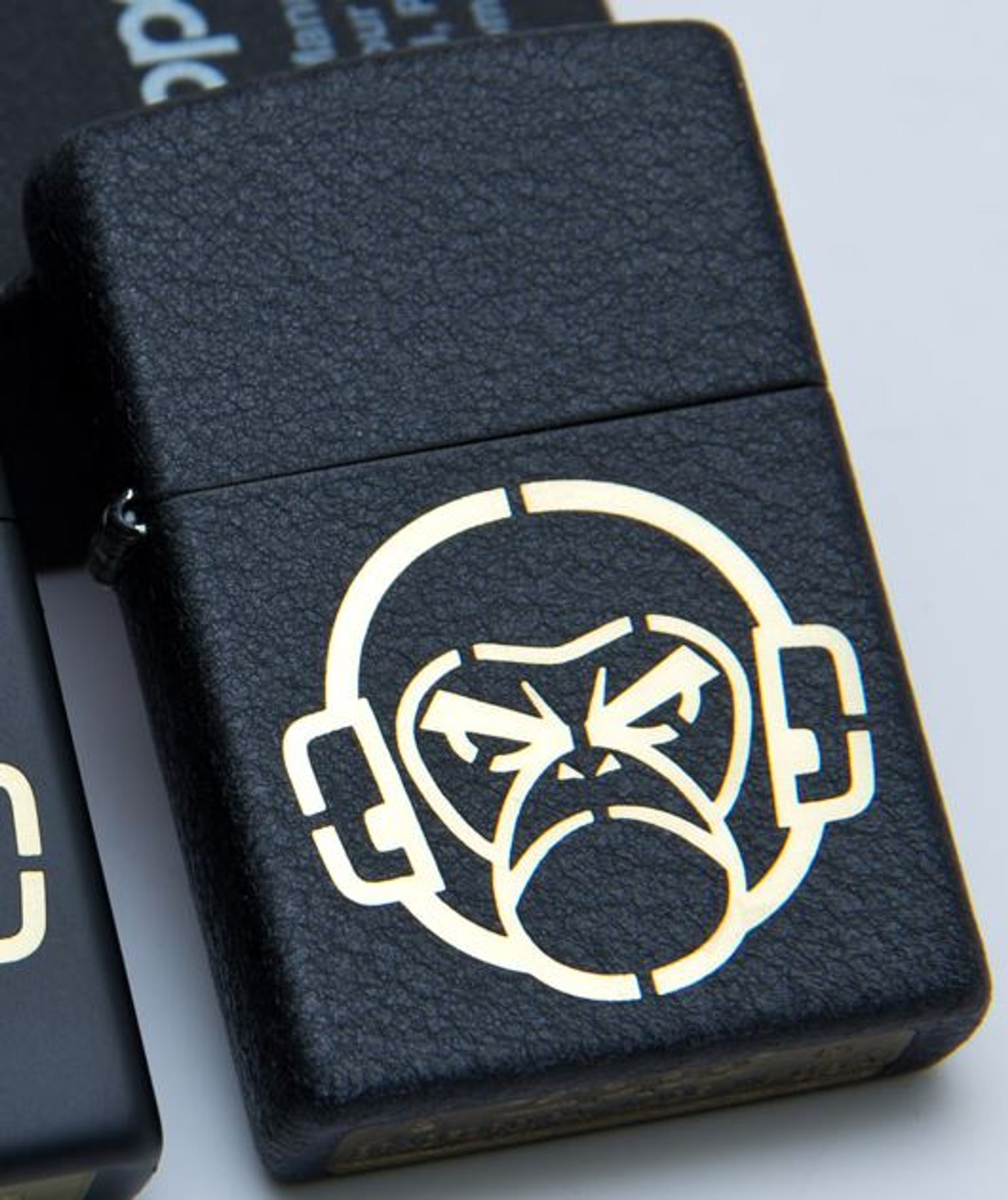 Zippo Mil-Spec Monkey Monkey Logo Black Crackle
