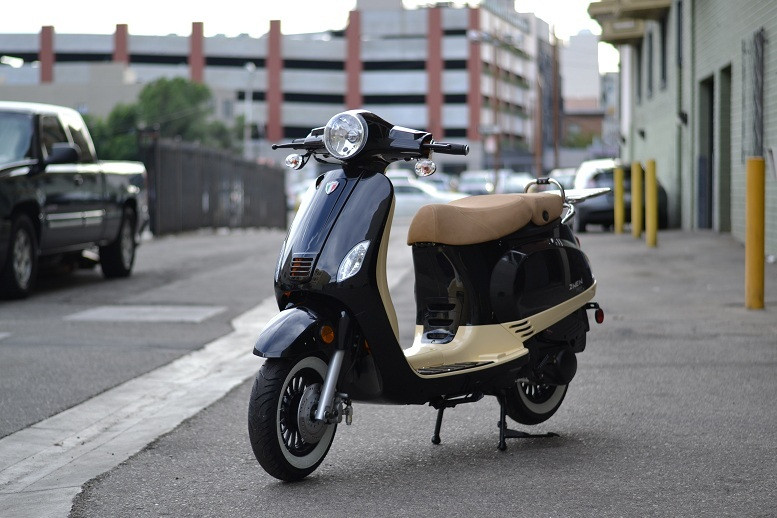 Buy Amigo Avenza-150 2-TONE Street Legal at - Arlingtonpowersports.com