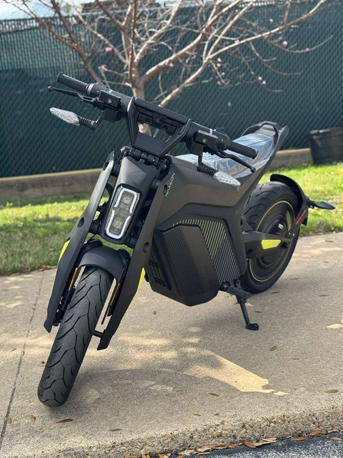 Display Model NAXEON I AM. Pro Electric Motorcycle - High-Performance Urban Ride with Smart Features - FULLY ASSEMBLED AND TESTED