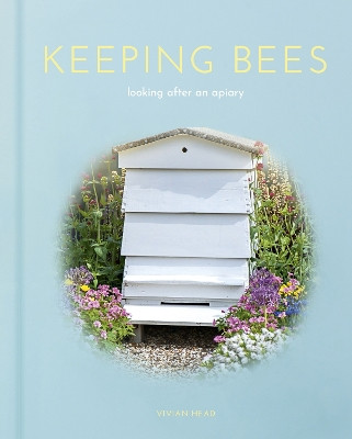 Keeping Bees: Looking After an Apiary by Vivian Head 9781398823525