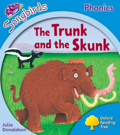 Oxford Reading Tree Songbirds Phonics: Level 3: The Trunk and the Skunk by Julia Donaldson 9780198388319