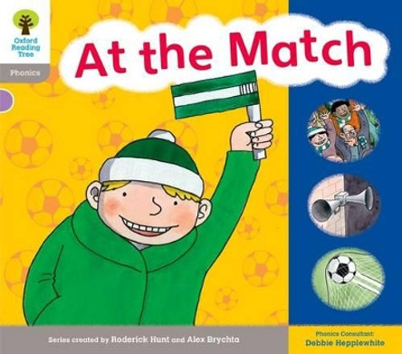 Oxford Reading Tree: Level 1: Floppy's Phonics: Sounds and Letters: At the Match by Roderick Hunt 9780198485537