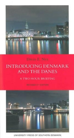 Introducing Denmark & the Danes: A Two Hour Briefing by David E. Nye 9788776741280