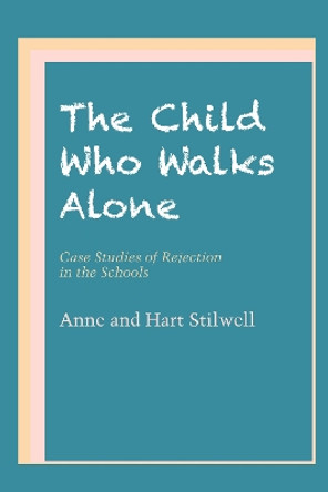 The Child Who Walks Alone: Case Studies of Rejection in the Schools by Anne Stilwell 9780292741874