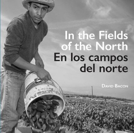 In the Fields of the North / En los campos del norte by David Bacon 9780520296077