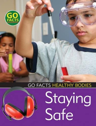 Staying Safe by Liz Flaherty 9781408112205