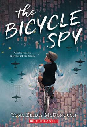 The Bicycle Spy by Yona Zeldis McDonough 9780545850964