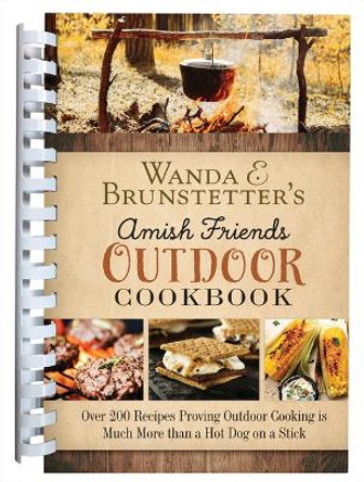 Wanda E. Brunstetter's Amish Friends Outdoor Cookbook: Over 250 Recipes Proving Outdoor Cooking Is Much More Than a Hot Dog on a Stick by Wanda E Brunstetter 9781636098319