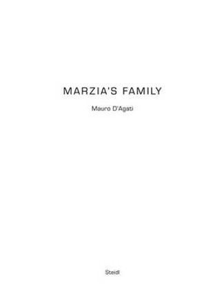 Marzia's Family: Marzia photographed by Mauro D'Agati by Mauro D'Agati 9783869306056