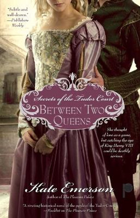 Secrets of the Tudor Court: Between Two Queens by Kate Emerson 9781416583271
