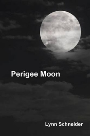 Perigee Moon by Lynn Schneider 9781475098075