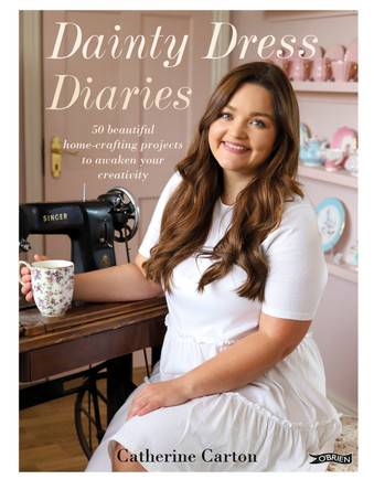 Dainty Dress Diaries: 50 Beautiful Home-Crafting Projects to Awaken Your Creativity Catherine Carton 9781788492966