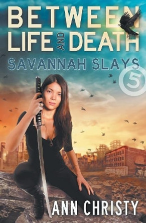 Between Life and Death: Savannah Slays by Ann Christy 9781730911422