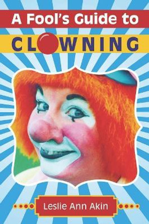 A Fool's Guide to Clowning by Leslie Ann Akin 9781732777606