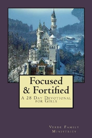 Focused & Fortified: A 28 Day Devotional for Girls by Verde Family Ministries 9781512272284