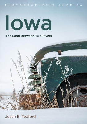 Iowa: The Land Between Two Rivers by Justin E Tedford 9781634994965