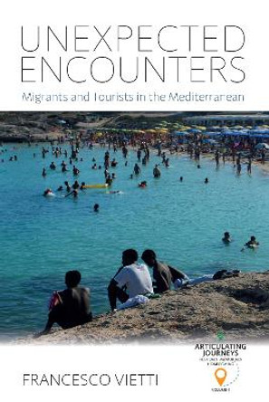 Unexpected Encounters: Migrants and Tourists in the Mediterranean Francesco Vietti 9781805395065