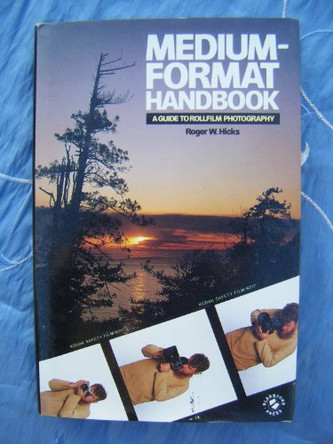 Medium-format Handbook: Guide to Rollfilm Photography by Roger Hicks 9780713716573 [USED COPY]