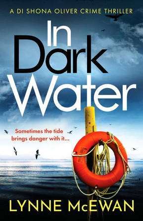 In Dark Water: A compulsive Scottish detective novel by Lynne McEwan