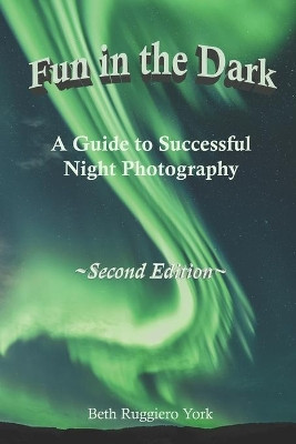 Fun in The Dark: A Guide to Successful Night Photography by Beth Ruggiero York 9781636494241