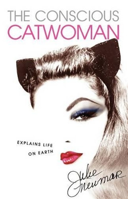 The Conscious Catwoman Explains Life On Earth by Julie Newmar 9781450731461